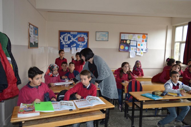 Temizlik işçisiyken okuma azmiyle öğretmen oldu