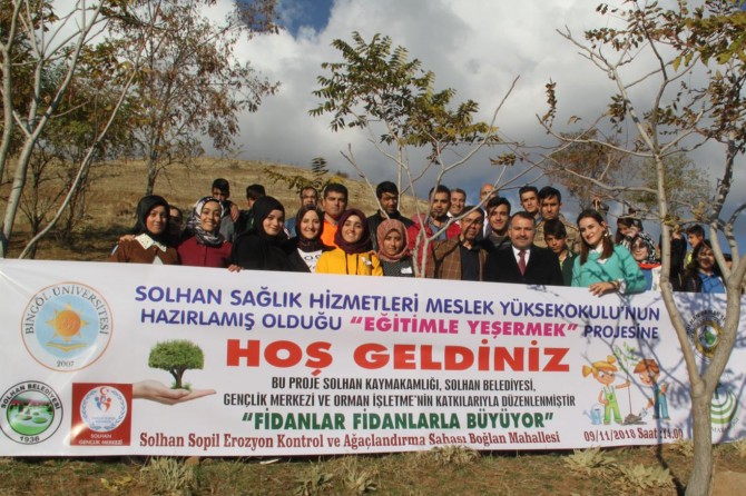 Öğrenciler bin fidanı toprakla buluşturdu