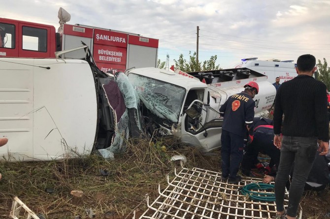 İşçi minibüsü ile tanker çarpıştı: 8 yaralı