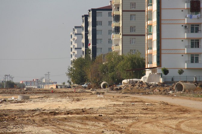 Diyarbakır'da mahalleliden yol tepkisi