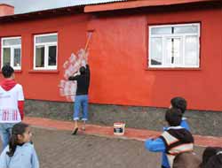Toplum Gönüllüleri Köy Okulunu Boyadı