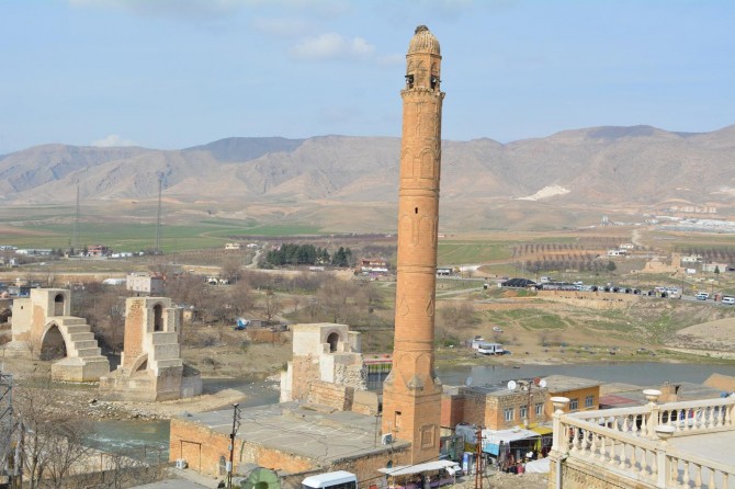Asırlık minarenin taşları tek tek sökülerek taşınıyor