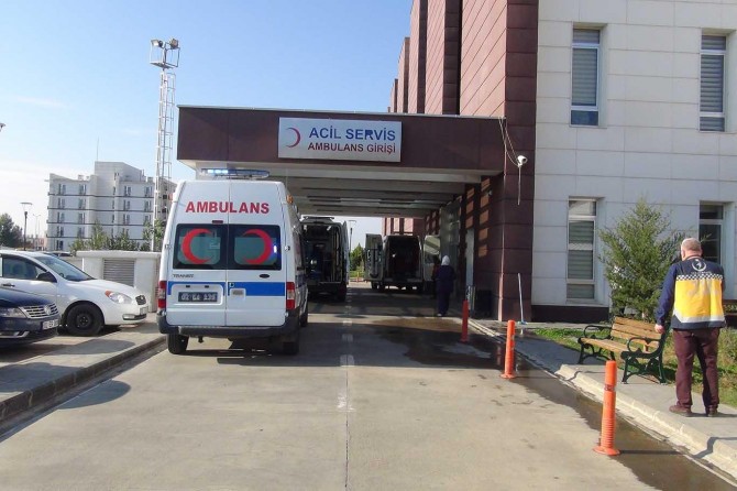 Adıyaman'ın Kömür beldesinde öğretmenlere ait araç kaza yaptı: 4 yaralı