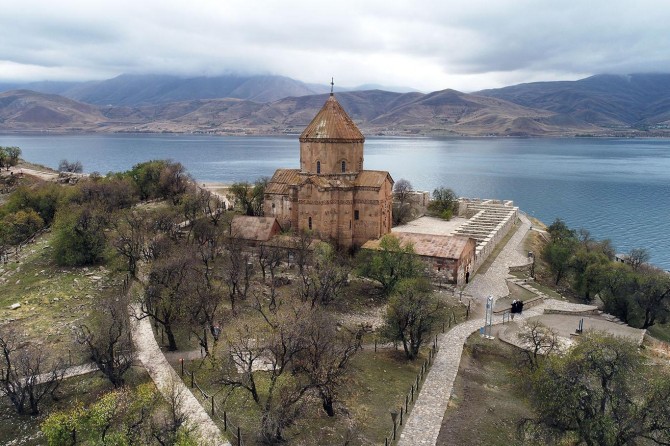 Akdamar su ile hayat buluyor