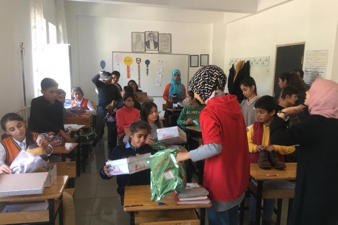 Bin 300 öğrenciye giyim yardımı