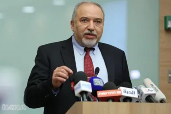 Palestinian resistance forces the zionist minister to resign