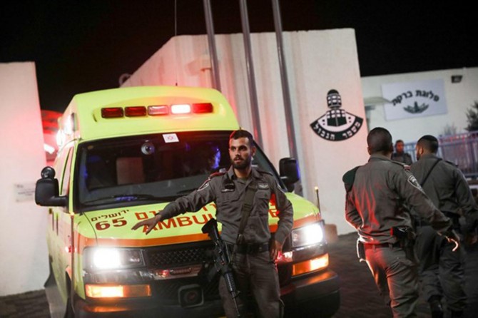 Filistinli gençten siyonist polislere bıçaklı eylem