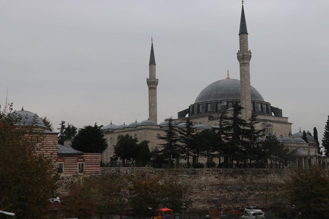 ​Yavuz Sultan Cami'nin elektriği açıldı