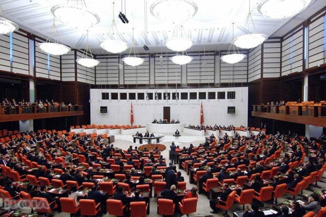 Ousted by decree of law, doctors can work in private hospitals