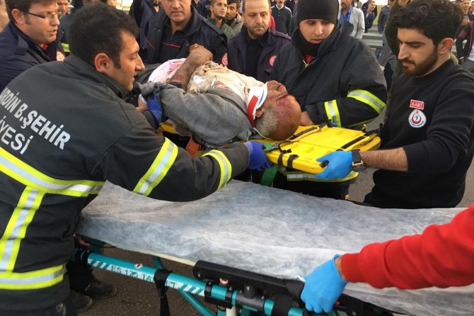 Devrilen TIR'ın sürücüsü hayatını kaybetti