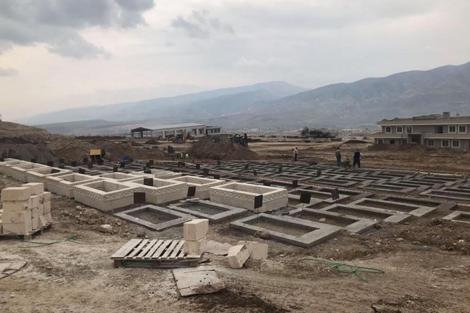 Hasankeyf’te 450 mezar taşındı