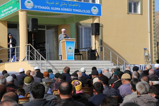 Ji bo ku em ji tahakkuma kafiran xelas bibin divê em medreseyan ava bikin