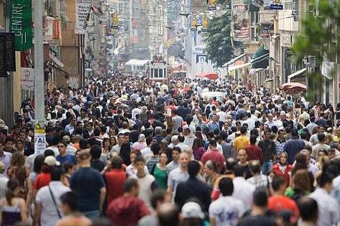 734 bin yabancı uyruklunun resmi ikamet izni var