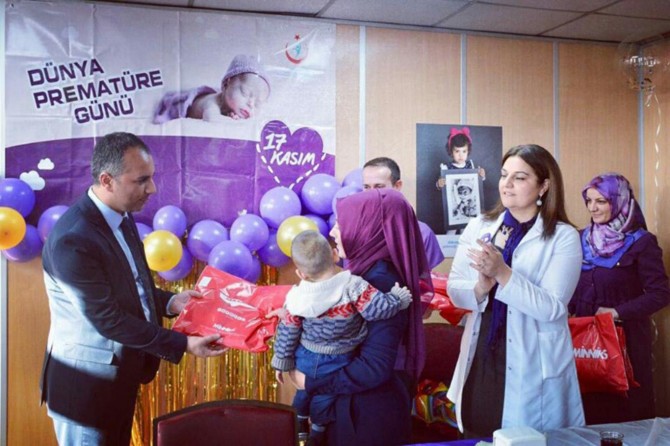 Dünya prematüre günü bebeklerle kutlandı