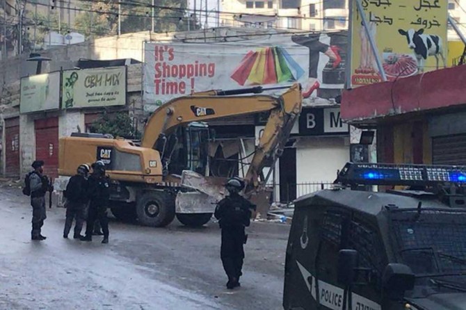Occupying gangs demolish 20 Palestinian shops