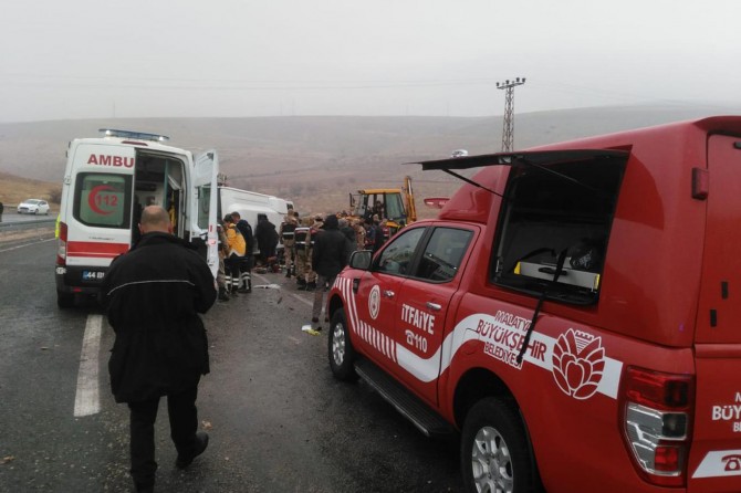7 killed, 15 injured after midibus crashes in Malatya