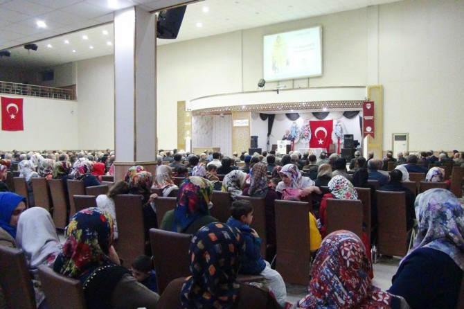 Gençler geleceğe güvenle bakmaları için İslami eğitim almalı