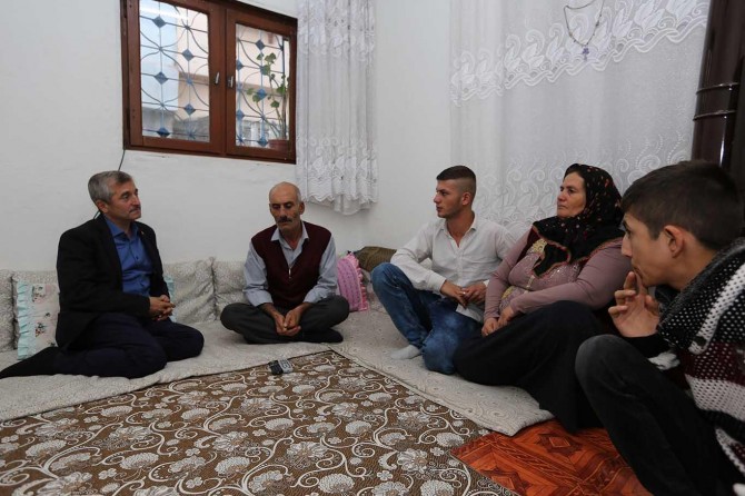 Tahmazoğlu'ndan yaralı askere ziyaret