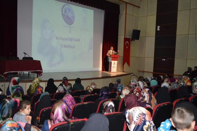 Anneler çocuklarını İslami bir ahlak ile yetiştirmeli