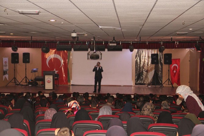 Çocuklarımız, kimi rol model olarak gösterirsek onları örnek alacak