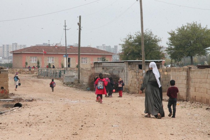 Mahalle sakinlerinin çamur çilesi bitiyor