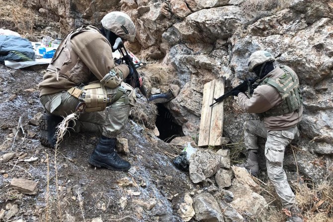 Van’ın Başkale ve Çatak ilçelerinde çok sayıda mühimmat ele geçirildi