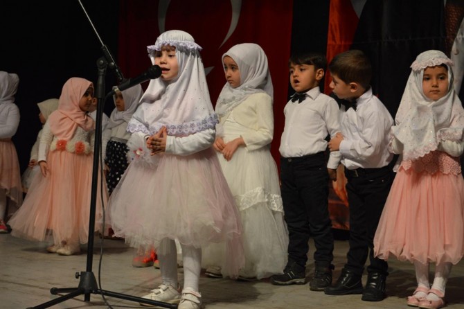 Bitlis'te 4-6 yaş Kur’an kursu çocuklarının Mevlid etkinliği göz doldurdu