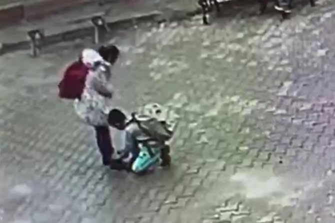 ​Şanlıurfa Viranşehir'de öğrencinin örnek davranışı takdir topladı