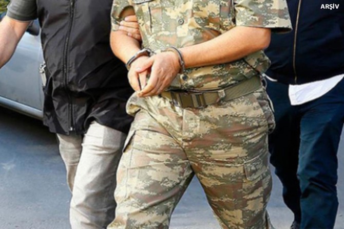 Derbarê 82 leşkerên wezîfedar de qerara binçavîyê