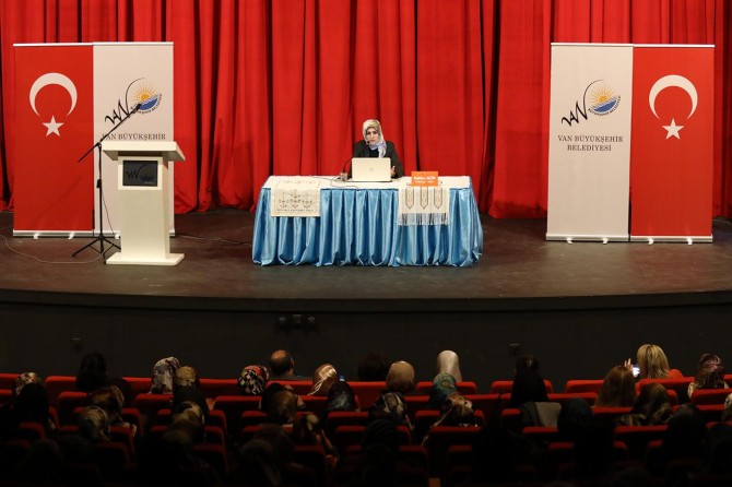 Van’da kadına karşı şiddetle mücadele konferansı verildi