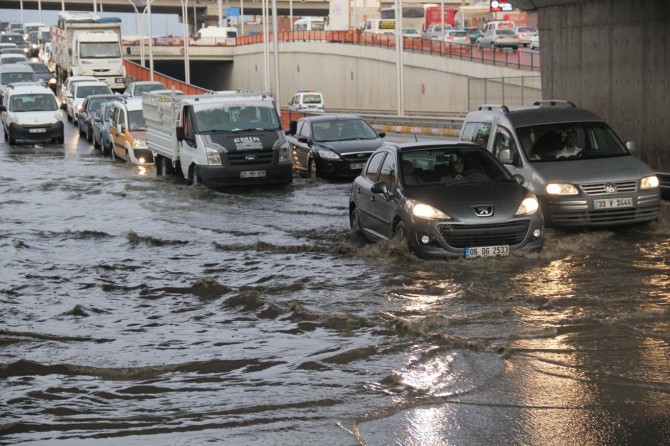 İç Ege'de ani sel ve su baskınlarına dikkat