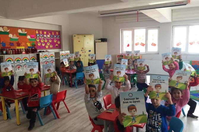 ​Öğrencilere sıfır atığın önemi anlatılıyor