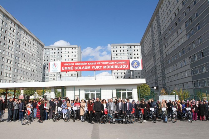 Üniversiteli kız öğrencilerden farkındalık etkinliği