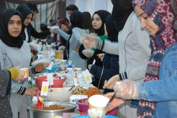 Komşusu açken tok yatan bizden değildir