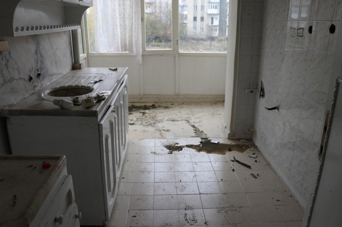 Hırsızlar boşaltılan binaların su ve kalorifer tesisatlarını çaldı