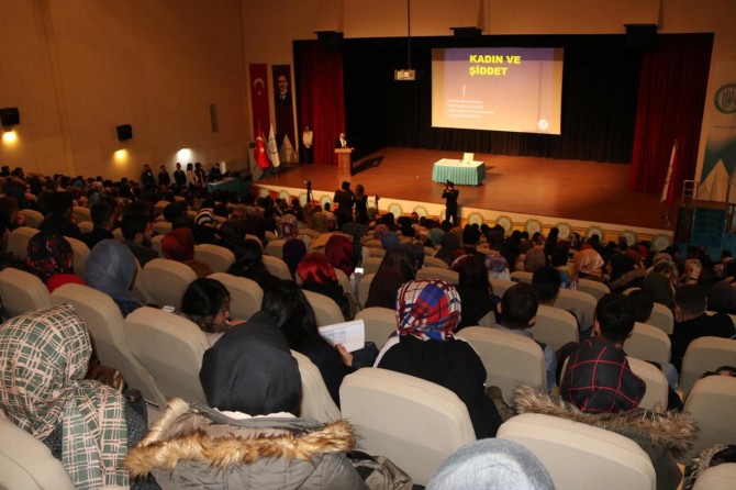 Bitlis Üniversitesinde kadına şiddet konferansı