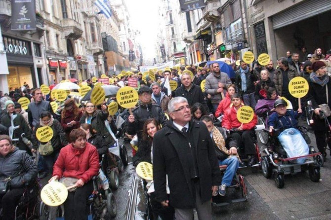 Devlet engellilerin taleplerine yönelik uygulamaları hayata geçirmelidir