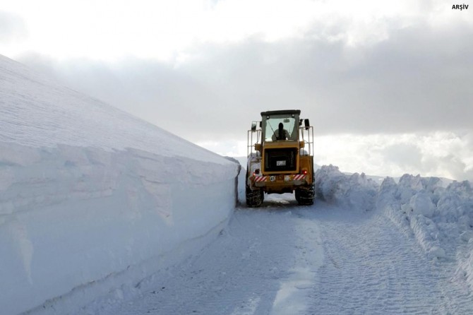 Hakkari'de 27 köy ulaşıma kapandı