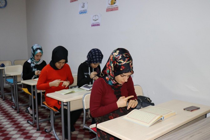 Kur'an aşkı "engel" tanımıyor