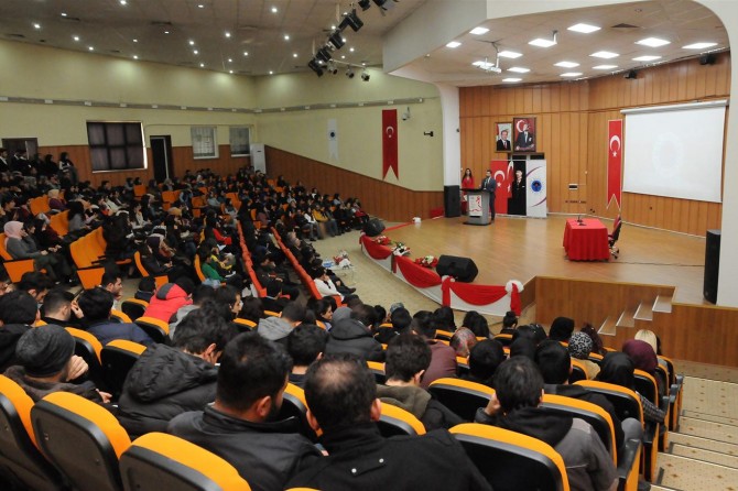 “Bulaşıcı Hastalıklar ve Dünya AIDS Günü” konulu konferans düzenlendi