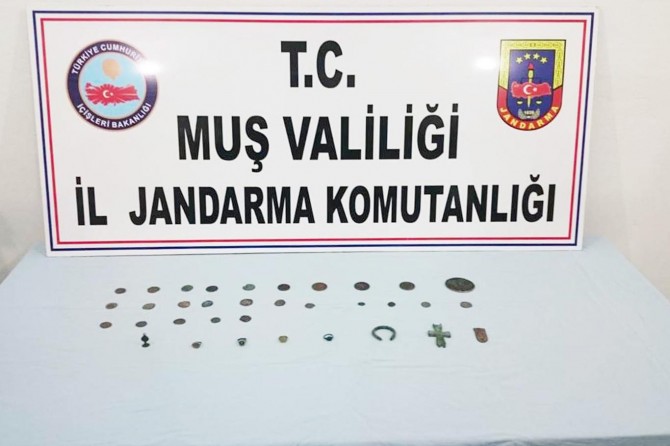 Muş'ta uyuşturucu ve tarihi eser kaçakçılarına operasyon: 3 gözaltı