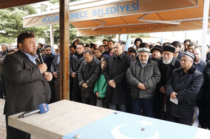 Biz bugün İslam dünyasının cenaze namazını kılıyoruz