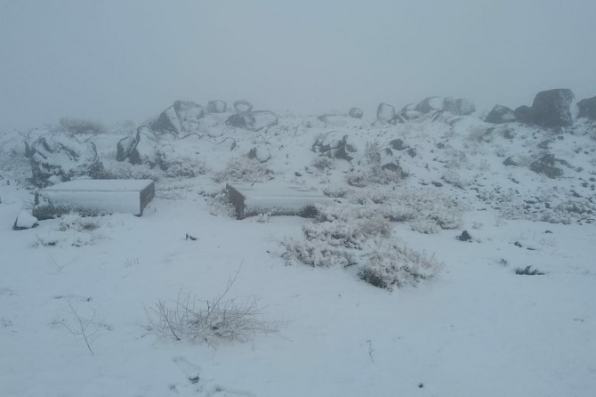 Karacadağ’a yılın ilk karı düştü