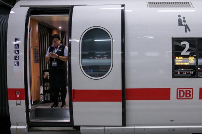 Almanya'da demir yolu çalışanları greve gitti