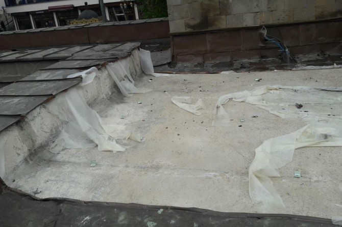 Hırsızlar Bitlis'te tarihi caminin kurşunlarını çaldı