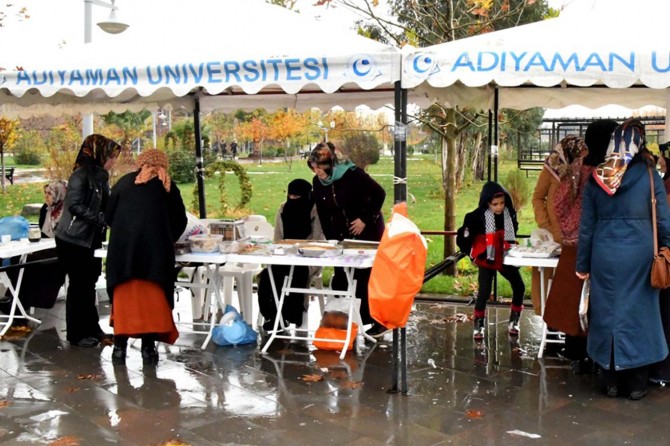 Adıyaman Üniversitesi öğrencilerinden Gazze'ye yardım kermesi