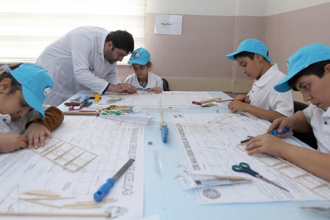 Gaziantep’te öğrencilere model uçak eğitimi veriliyor