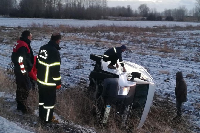 Bitlis Tatvan'da minibüs şarampole yuvarlandı: Bir yaralı