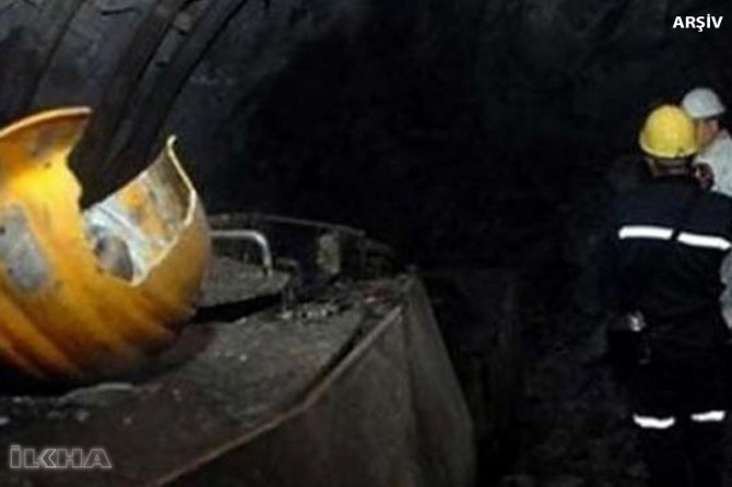 Rock falls on mineworkers injured 11 people