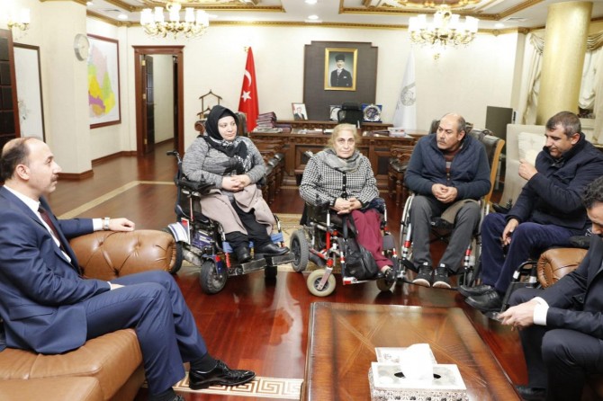 Omurilik felçlileri yaşadıkları sorunların bitmesini istiyor